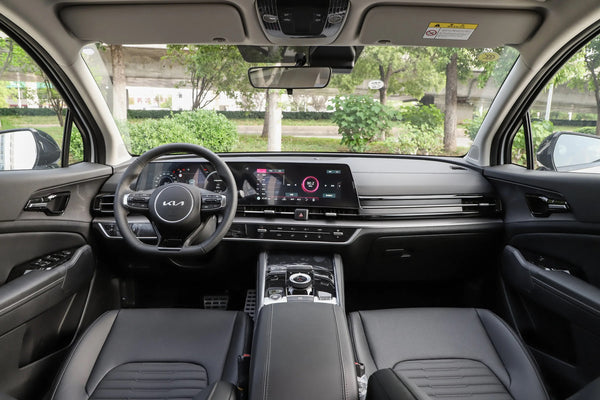 Kia Sportage is the model that Kia Motors launched earlier among global car manufacturers, integrating sedan, MPV, SUV and other vehicle functions.