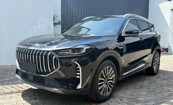 Used Chery JETOUR X70 has black exterior red interior.Produced in 2022 and is originally from China. It has traveled 20,000 kilometers.